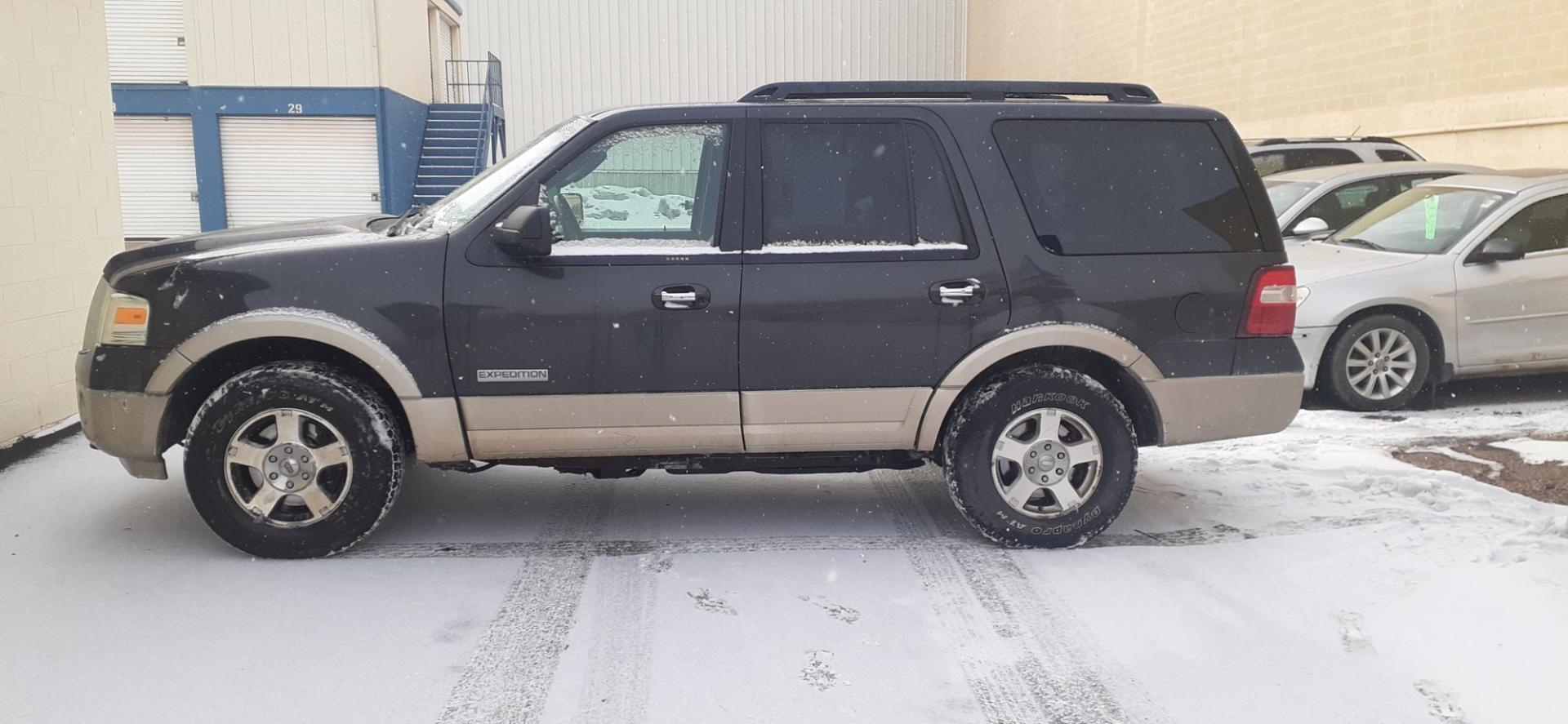 2007 Ford Expedition Eddie Bauer 4WD (1FMFU18597L) with an 5.4L V8 SOHC 16V engine, 6-Speed Automatic Overdrive transmission, located at 2015 Cambell Street, Rapid City, SD, 57701, (605) 342-8326, 44.066433, -103.191772 - CARFAX AVAILABLE - Photo#0